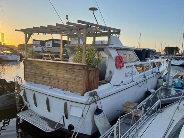 Exceptionnel Bateau Maison Reine Mathilde Ouistreham Exterior photo